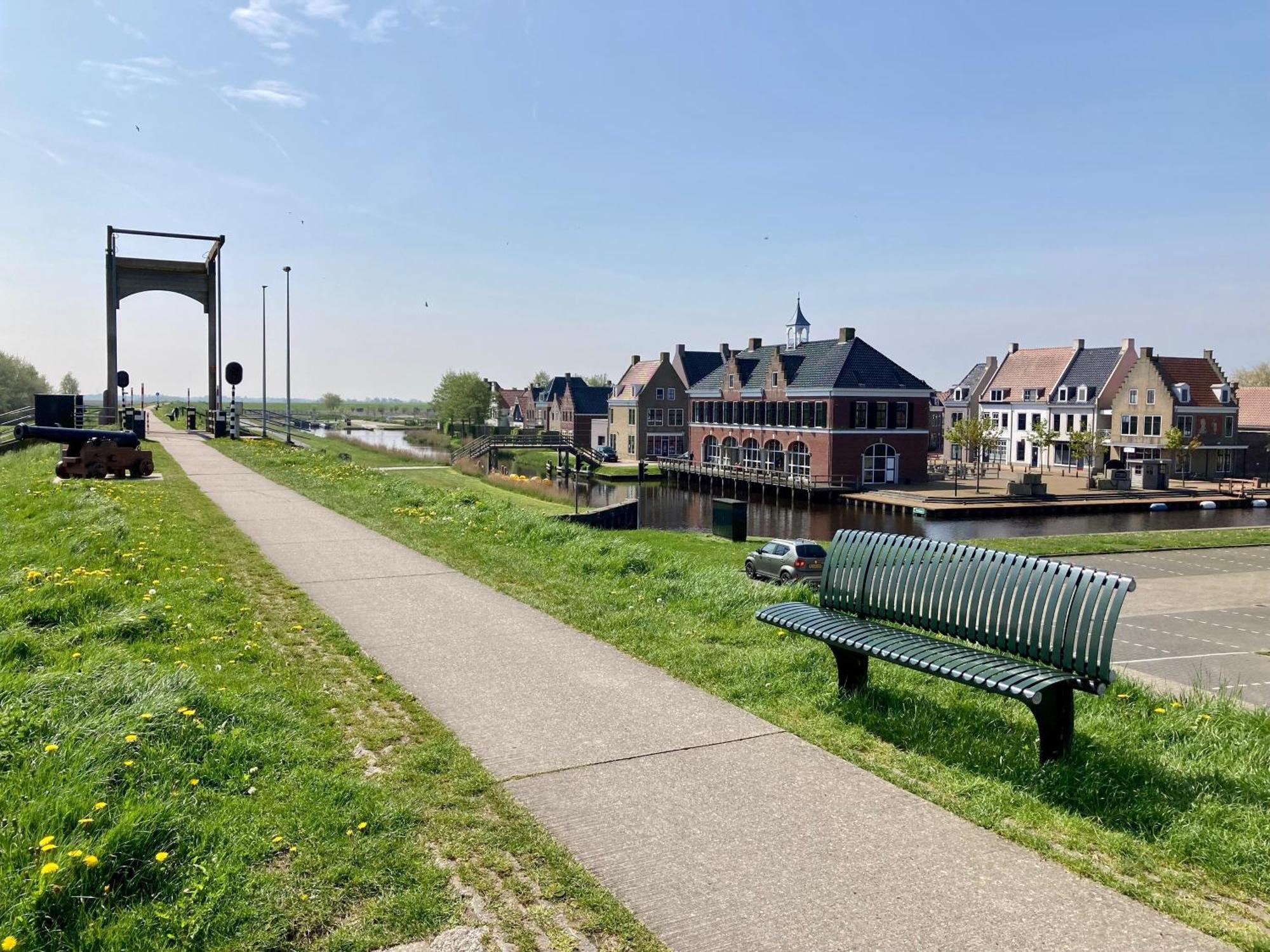 Sonnenhaus 6 Pers House With Sunny Terrace At A Typical Dutch Canal & By Lauwersmeer Lake. Anjum Kültér fotó